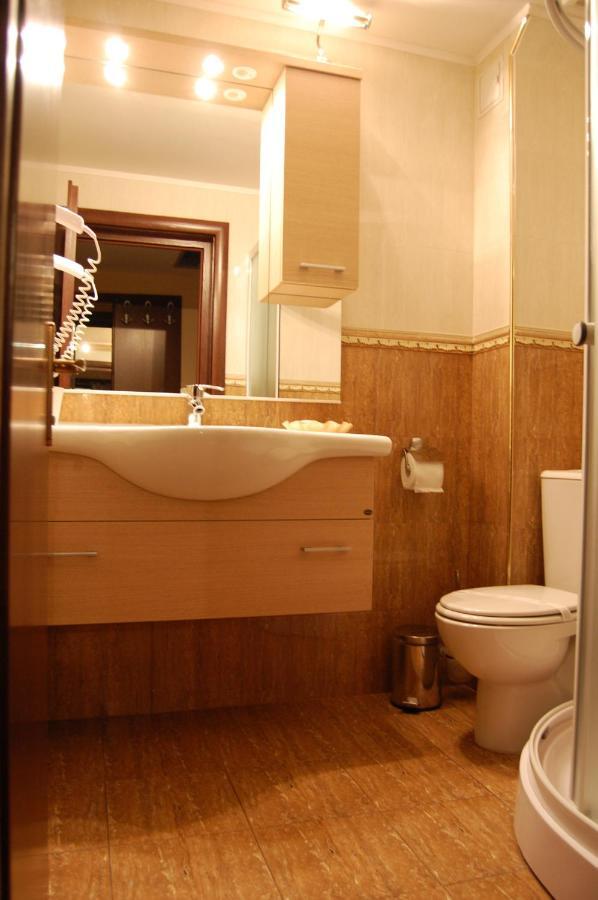 Hotel Esprit Braşov Habitación foto